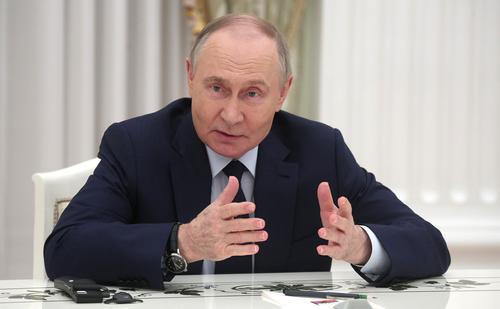 Путин рассказал, что о встречах с внуками в Кремле договаривается заранее