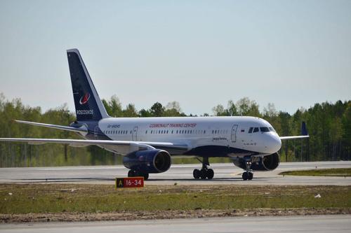 Роскосмос: самолет Ту-204-300 выполнил первый официальный рейс в аэропорт космодрома Восточный
