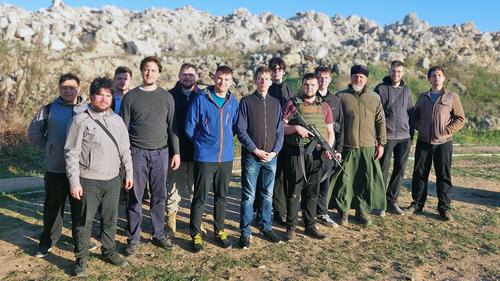 Студенты крымской семинарии взяли в руки автоматы