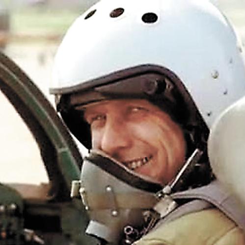 Светлая память Сергею Николаевичу Тресвятскому, лётчику-испытателю, человеку неба, космонавту в душе