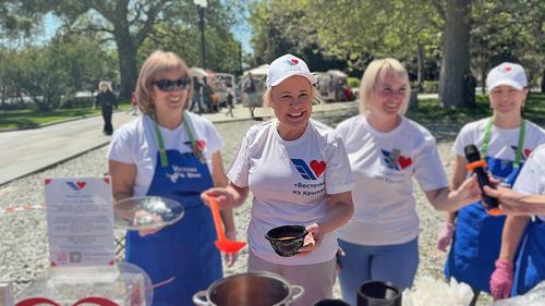 В Ялте продемонстрировали, как вкусно питаются солдаты на СВО