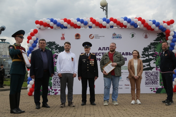 &laquo;Живая память&raquo;: в Москве высадили кедровую аллею в честь погибших военкоров