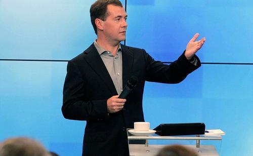 Дмитрий Медведев с помощью ИИ &laquo;перевел&raquo; отрывок из повести Гоголя на язык зумеров