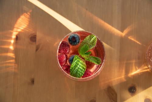 Эксперты рассказали, какие напитки стоит пить летом, чтобы утолить жажду