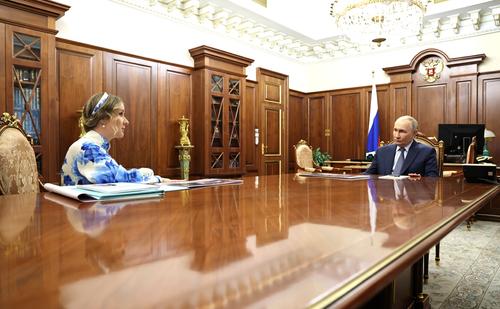 Львова-Белова сообщила Путину, что 25 процентов детей в детдомах находятся необоснованно