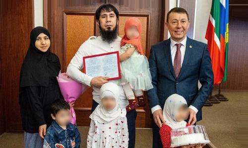 Мигрант арестован за мошенничество с жилищным сертификатом, а его жена &mdash; за подделку документов