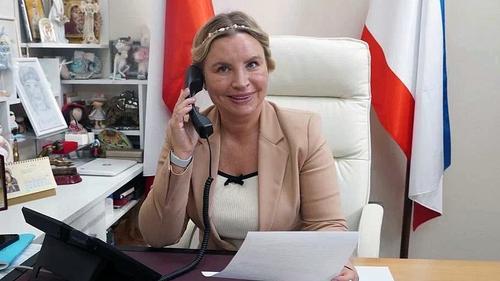 Министр спорта Крыма взяла новую телефонную высоту