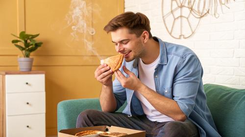 Мошенника 300 часов будет мучить чебуречная отрыжка