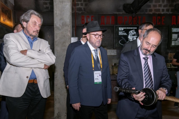 Музей Победы впечатлил отца Илона Маска