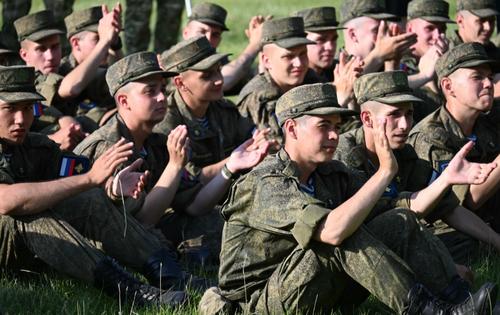 &laquo;Не ради славы и наград&raquo;: в Ульяновске прошёл патриотический концерт для десантников