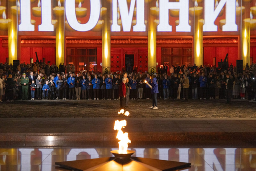 Около 5 тысяч человек приняли участие в акции &laquo;Свеча памяти&raquo; у стен Музея Победы
