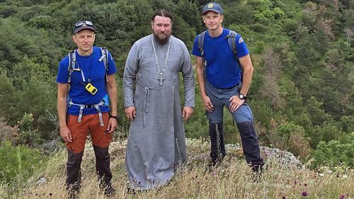 Православные шли в горы с верой в Бога и спасателей