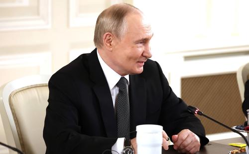 Путин подписал закон о создании национального мессенджера