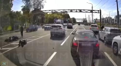 Rolls-Royce на двойной сплошной: как одна авария стала зеркалом общества