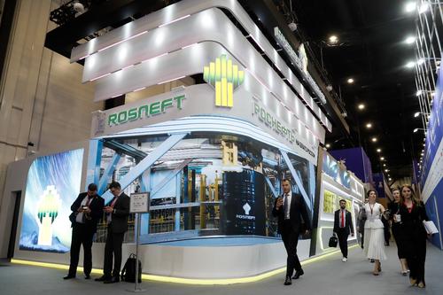 Сечин: большая часть мира сегодня сидит на &laquo;долговой игле&raquo; в результате политики Запад