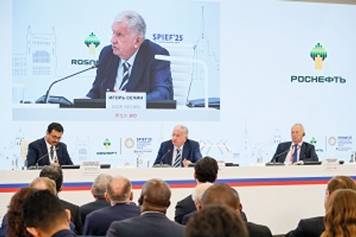 Сечин выступил за повышение выплат дивидендов в пользу РФ: это снизит бюджетные риски