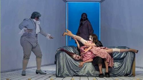 Спектакль Ирины Апексимовой посчитали мерзостью, оскорбляющей чувства верующих