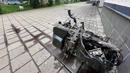 Удар был такой силы, что машину разложило по частям