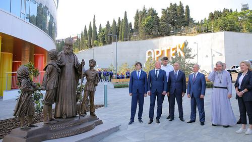 В &laquo;Артеке&raquo; появился памятник святителю Луке