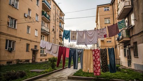 В Керчи жители МКД до сих пор сушат белье на улице