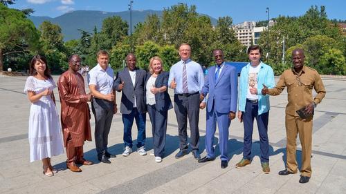 Африканцы не жаловались на крымскую жару