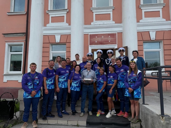 Байкал покорён: уникальный заплыв омских пловцов объединил разные поколения и открыл новые горизонты для зимнего плавания