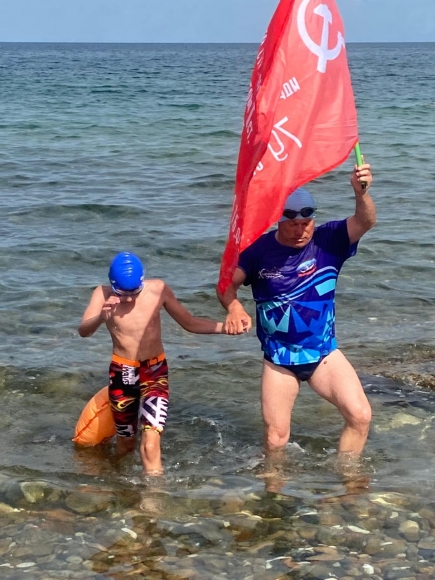 Байкал покорён: уникальный заплыв омских пловцов объединил разные поколения и открыл новые горизонты для зимнего плавания