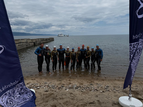 Байкал покорён: уникальный заплыв омских пловцов объединил разные поколения и открыл новые горизонты для зимнего плавания