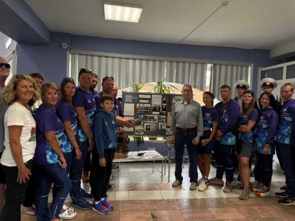 Байкал покорён: уникальный заплыв омских пловцов объединил разные поколения и открыл новые горизонты для зимнего плавания