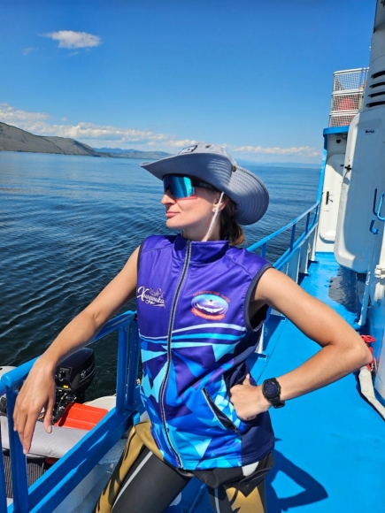 Байкал принял зимних пловцов: патриотический заплыв в честь 80-летия Победы в Великой Отечественной войне продолжается