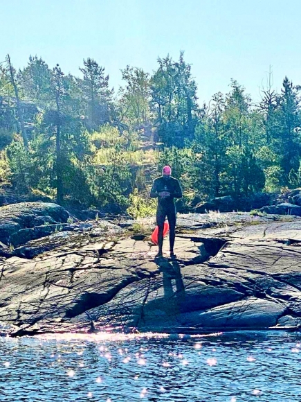 Против ветра и волн: петербургский спортсмен Андрей Грауле преодолел 20-километровый марафон по Ладожскому озеру