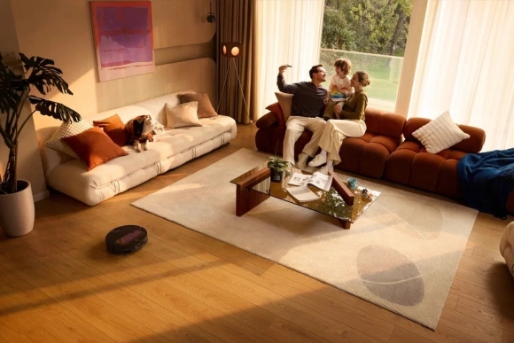 Roborock Saros Z70: Первый в мире роботизированный помощник для дома уже в России