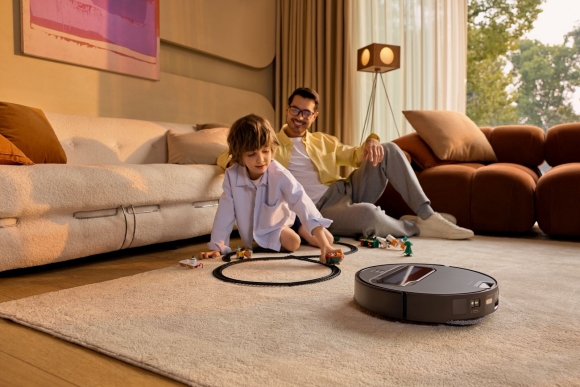 Roborock Saros Z70: Первый в мире роботизированный помощник для дома уже в России