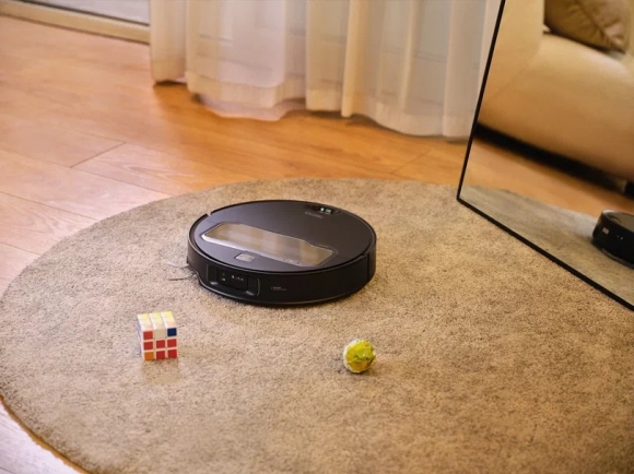 Roborock Saros Z70: Первый в мире роботизированный помощник для дома уже в России