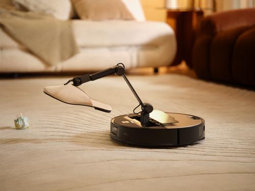 Roborock Saros Z70: Первый в мире роботизированный помощник для дома уже в России