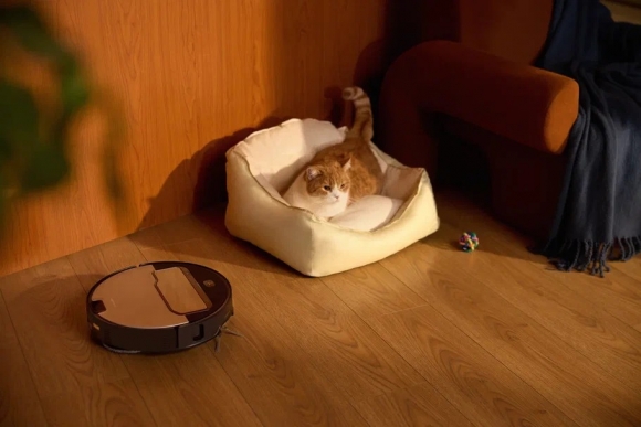 Roborock Saros Z70: Первый в мире роботизированный помощник для дома уже в России