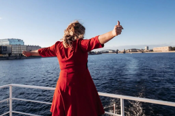 Романтичный теплоход для свадеб в Петербурге