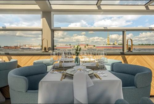 Романтичный теплоход для свадеб в Петербурге