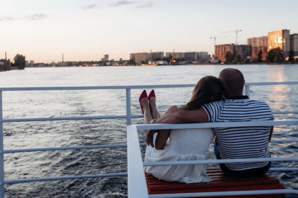 Романтичный теплоход для свадеб в Петербурге