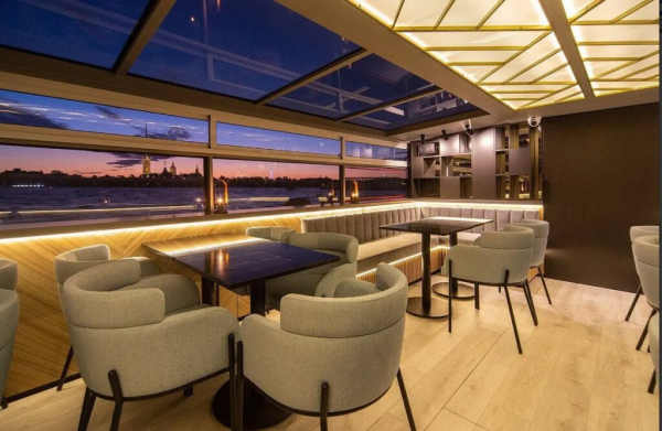 Романтичный теплоход для свадеб в Петербурге