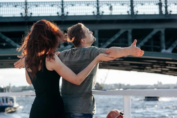 Романтичный теплоход для свадеб в Петербурге