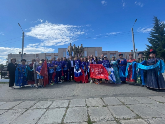 Российские пловцы покоряют Байкал: исторический заплыв в честь 80-летия Победы