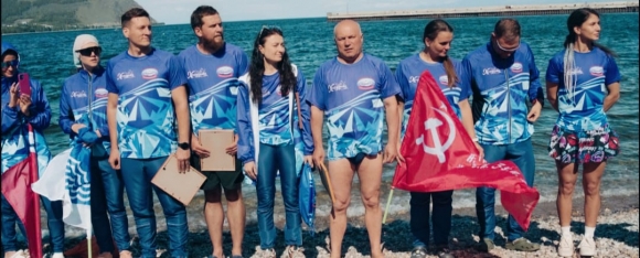 Российские пловцы покоряют Байкал: исторический заплыв в честь 80-летия Победы