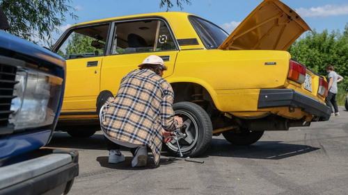 Российских дачников накажут за ремонт авто во дворе