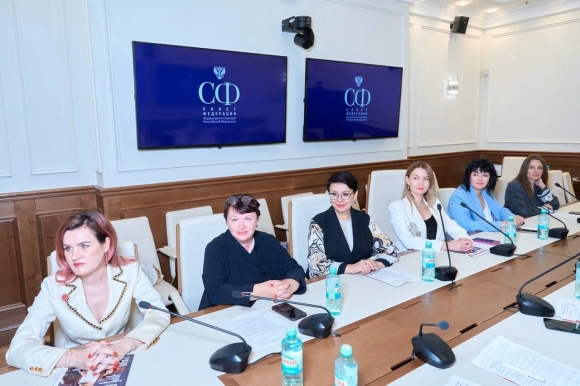 В Совете Федерации РФ обсудили вопросы поддержки женщин в политике, бизнесе и социальной сфере