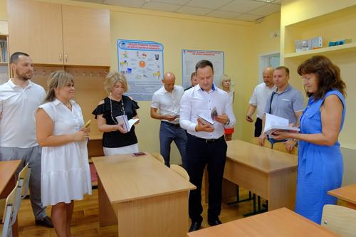 Чиновники Ялты вычитали школьные учебники