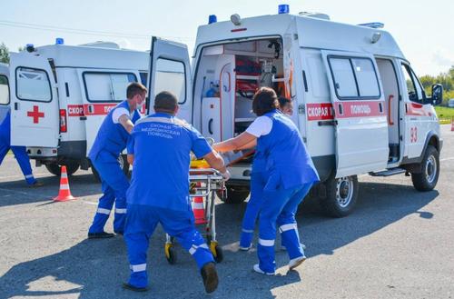 Фельдшерам и акушеркам без высшего образования разрешили лечить россиян