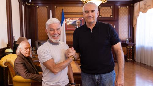 Газманов, возможно, спросил у Аксенова: &laquo;Что не так, Сергей?!&raquo;