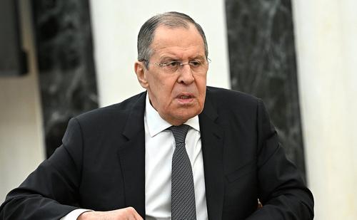 Иностранцы стали массово заказывать свитер с надписью &laquo;СССР&raquo;, в котором Лавров прибыл на Аляску