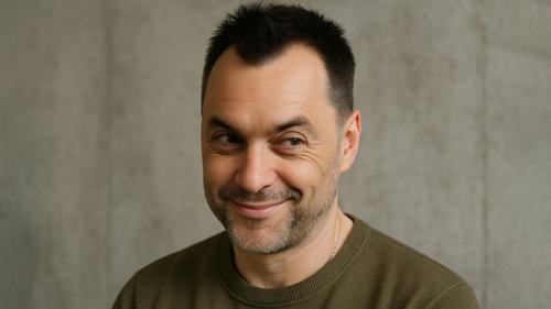 Капитуляцию Украины подпишет Арестович*